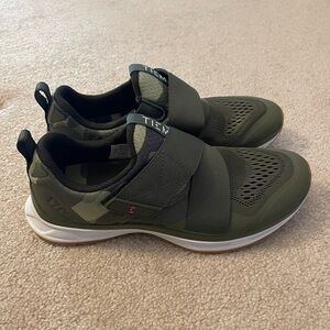 TIEM slipstream cycling shoes! Size 6.5 women’s, camo/green coloring